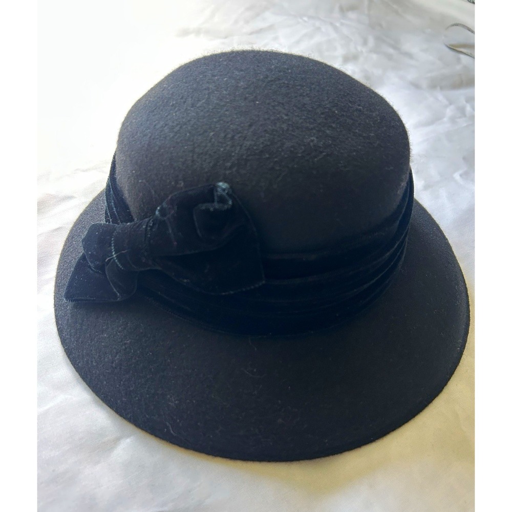 Tabriz Women's Black Wool Felt Cloche Hat Solid Bow Accent Size M Fall/Winter